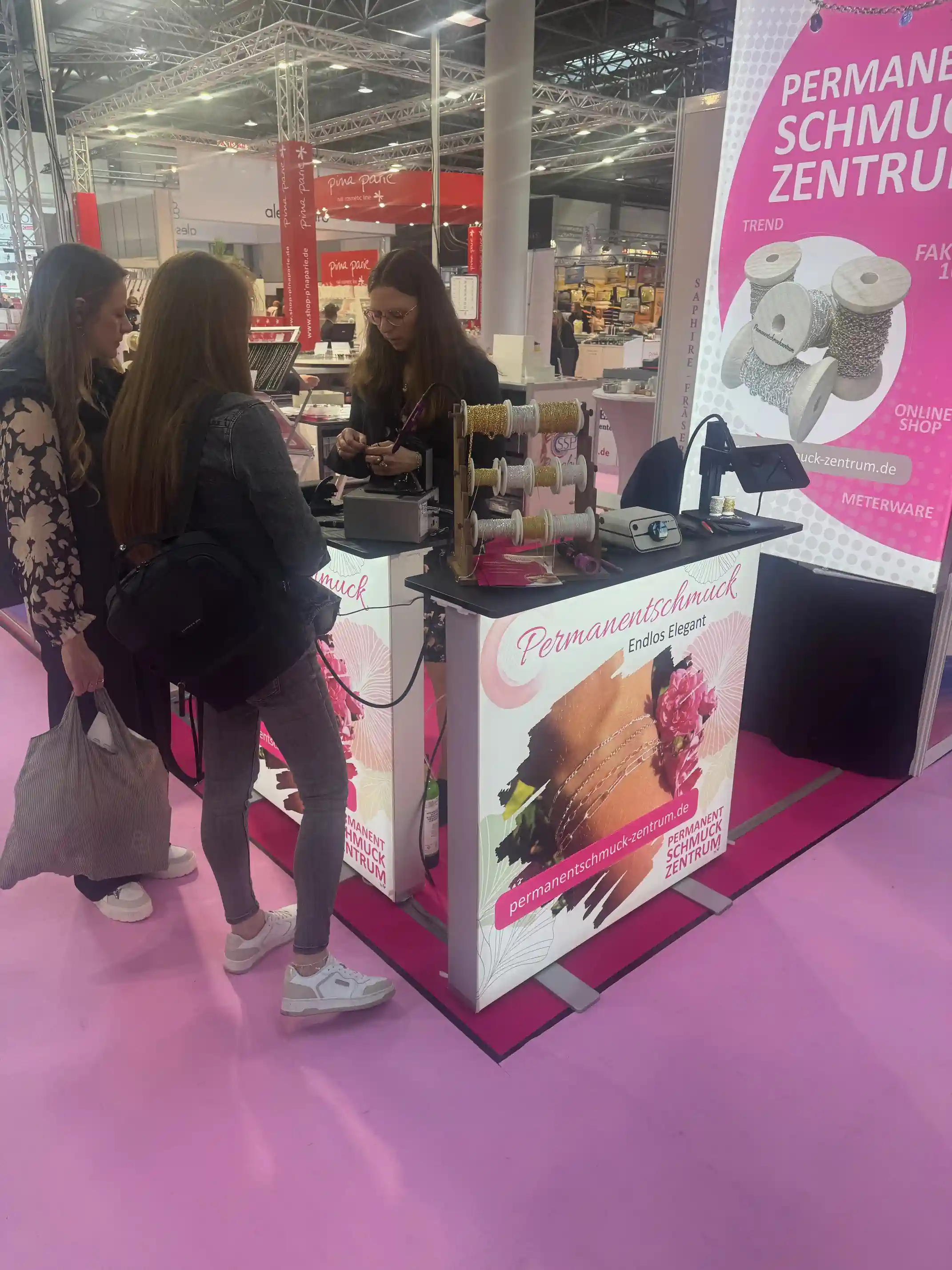 Messestand Permanentschmuck-Zentrum